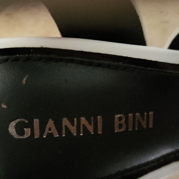 Heels - Picture 4 of 4